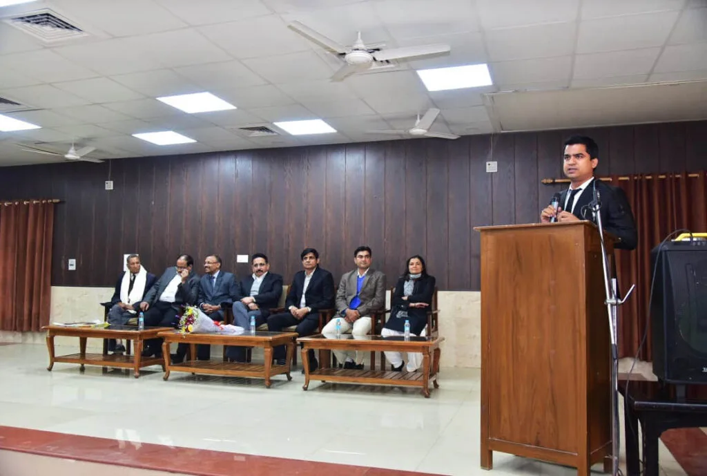 Naveen Arya addressing colleagues at the Bar